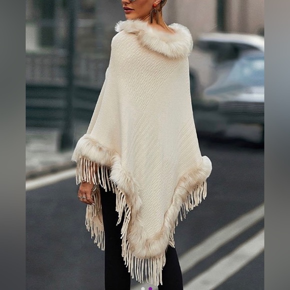 NWT Apricot Faux Fur Trim Fringe Poncho With Tassel Accents One Size - Picture 2 of 2